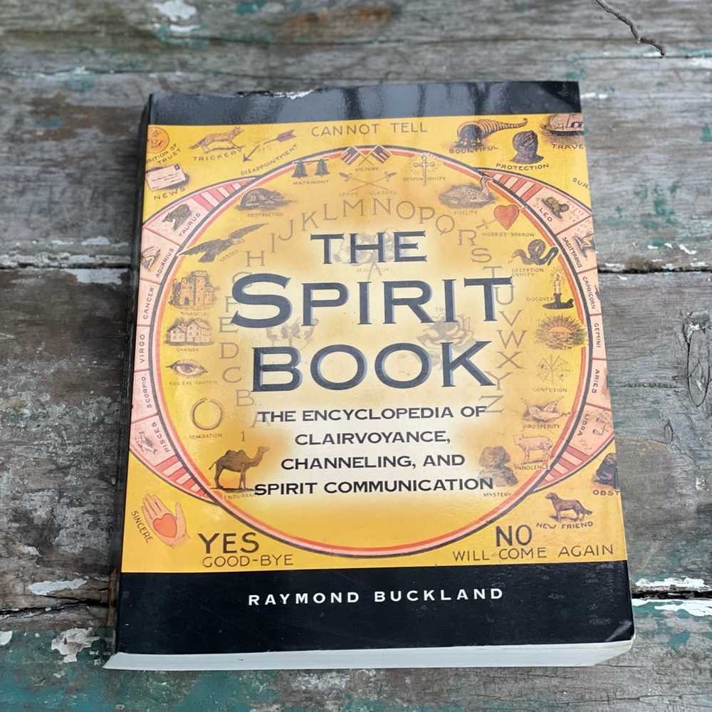 The Spirit Book : The Encyclopedia of Clairvoyance, Channeling, and Spirit...